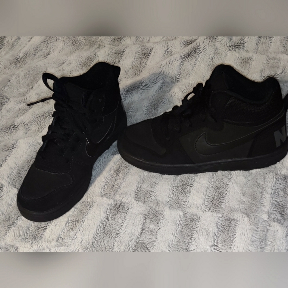 Big boys Nike size 5Y